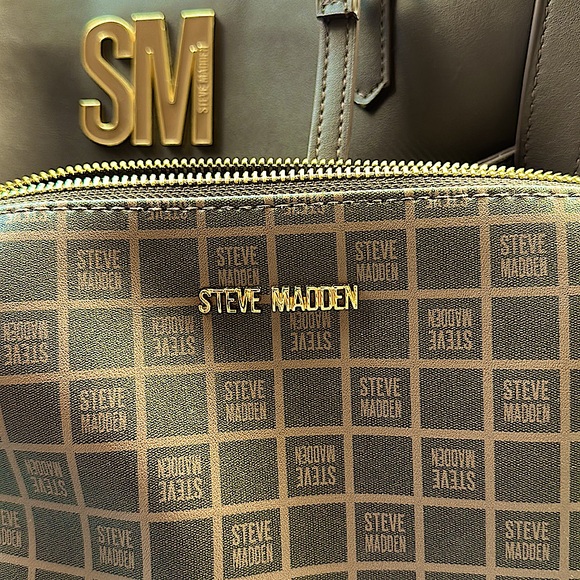 COPY - Steve Madden 2 piece ToteBag with Detachable Crossbody & Smaller purse/p… - Picture 6 of 16